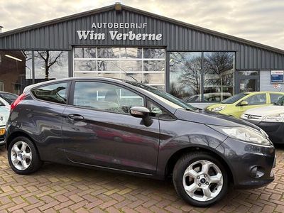 Grijs (metallic) Occasion 2010 Ford Fiesta Ghia Hatchback | € 4.250 (Eerlijke prijs)