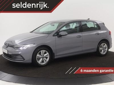 tweedehands VW Golf VIII 1.0 eTSI Life | DSG | Navigatie | Carplay | PDC | Adaptive c