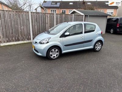 Occasion Toyota Aygo 68 PK (50 kW) 2008 Blauw (metallic) Hatchback