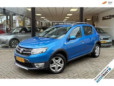 Blauw (metallic) Gebruikt 2013 Dacia Sandero Stepway Hatchback | € 4.795 (Eerlijke prijs)
