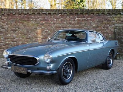 tweedehands Volvo P1800 P1800Livery in Steel Blue Metallic over black leather upholstery, 4 Speed gearbox with overdrive, 1 Owner from 2008 till 2024, Swiss "Abgas-Wartungsdokument" with mileage registration, Known at Gallery Aaldering in the workshop for regular m