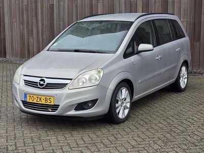 Grijs Gebruikt 2008 Opel Zafira MPV | € 1.700 (Goede deal)