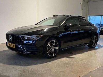 Zwart (metallic) Gebruikt 2021 Mercedes CLA250e AMG Sedan | € 34.950 (Eerlijke prijs)