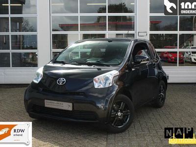 tweedehands Toyota iQ 1.0-12V 3-Drs VVT-I 68PK Comfort/Aspiration Exclusive Airconditioning NAVIGATIE GROOTSCHERM BLUETOOTH TEL.&MEDIA Boordcomputer ZWART/BRUIN Interieur Leder-/Multifunctioneel Sportstuur Volledig Dubbele Airbags Rondom (10X) Radio/Mp3/Usb/Aux/Sd Ce