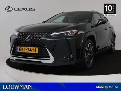 Zwart Occasion 2024 Lexus UX 300h Executive Line SUV | € 58.950