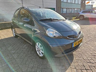 Grijs (metallic) Gebruikt 2007 Toyota Aygo Hatchback | € 3.150 (Eerlijke prijs)