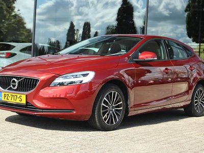 Rood Gebruikt 2017 Volvo V40 Stationwagen | € 15.450 (Eerlijke prijs)