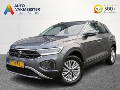 Grijs Gebruikt 2023 VW T-Roc Life SUV | € 22.945 (Goede deal)