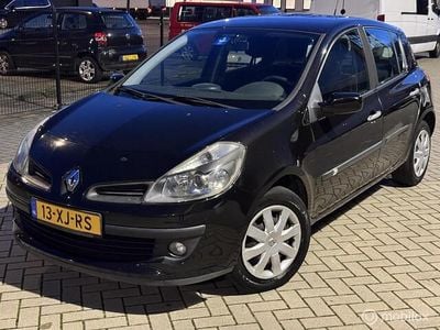 Zwart Occasion 2006 Renault Clio II Hatchback | € 950 (Goede deal)
