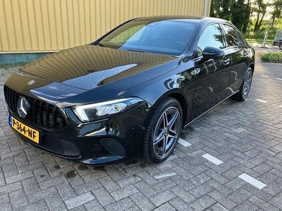 Zwart (metallic) Gebruikt 2020 Mercedes A200 Premium Plus Sedan | € 22.500 (Super prijs)