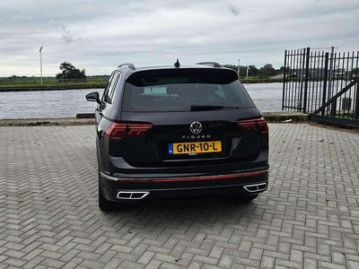Zwart Gebruikt 2021 VW Tiguan R-line SUV | € 33.500 (Eerlijke prijs)