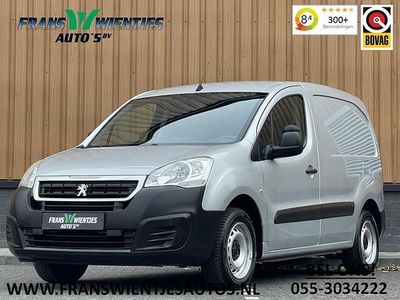 Grijs Occasion 2017 Peugeot Partner Premium MPV | € 10.845 (Duur)