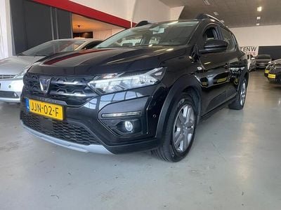 Zwart (metallic) Occasion 2022 Dacia Sandero Comfort Hatchback | € 16.949 (Duur)