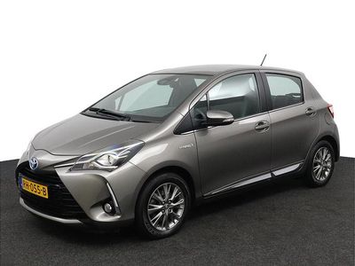 Grijs Occasion 2017 Toyota Yaris Hybrid Executive Hatchback | € 16.750 (Eerlijke prijs)