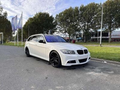 Wit Occasion 2010 BMW 318 Executive Stationwagen | € 9.999 (Duur)