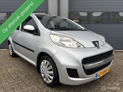 Grijs Occasion 2011 Peugeot 107 Sportium Hatchback | € 3.250 (Eerlijke prijs)