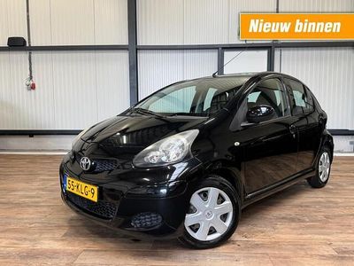 Zwart Gebruikt 2010 Toyota Aygo Comfort Hatchback | € 3.890 (Eerlijke prijs)
