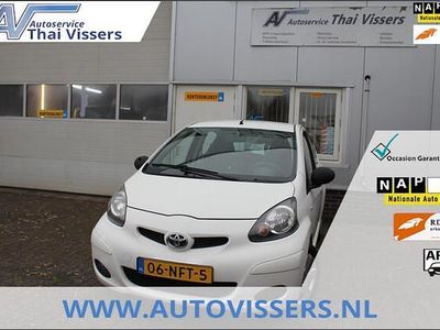 Wit (metallic) Gebruikt 2010 Toyota Aygo Hatchback | € 2.450 (Goede deal)