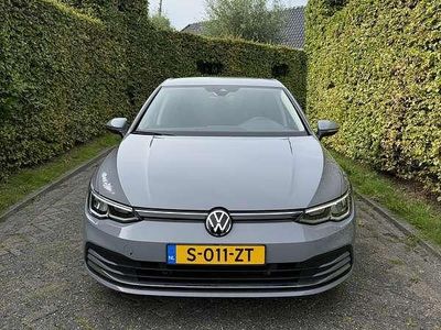Grijs Occasion 2021 VW Golf VIII Stationwagen | € 19.000 (Goede deal)
