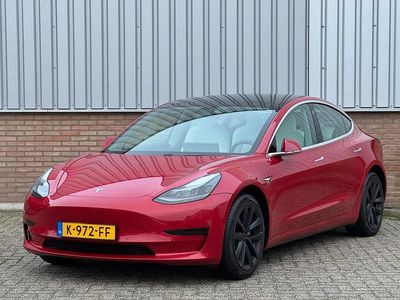 Rood Occasion 2020 Tesla Model 3 Standard Range Sedan | € 15.950 (Eerlijke prijs)