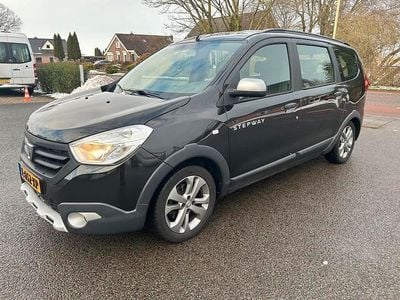 Zwart Gebruikt 2016 Dacia Lodgy Stepway MPV | € 7.950