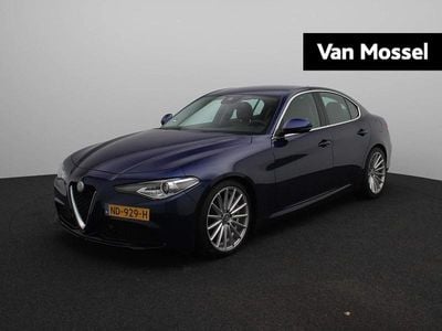 Blauw Gebruikt 2017 Alfa Romeo Giulia Super Sedan | € 25.995 (Goede deal)