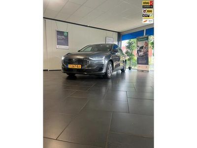 Grijs Occasion 2023 Ford Focus Titanium Hatchback | € 21.950 (Duur)
