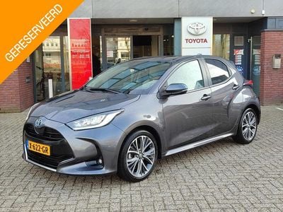 Grijs Occasion 2024 Toyota Yaris Hybrid Executive Hatchback | € 21.199 (Goede deal)