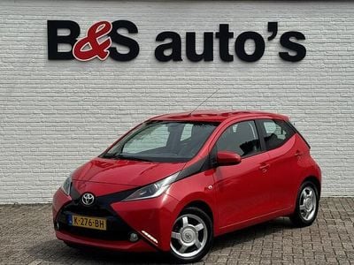 Rood Occasion 2016 Toyota Aygo X-play Hatchback | € 7.900 (Goede deal)
