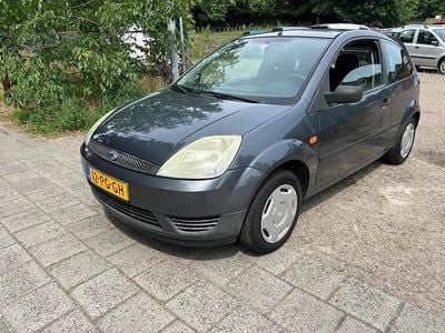 Grijs Gebruikt 2004 Ford Fiesta Hatchback | € 999 (Goede deal)