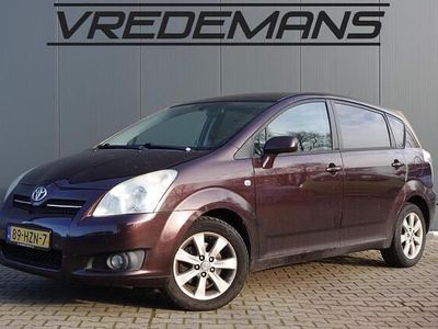 Rood (metallic) Occasion 2009 Toyota Verso Luna MPV | € 2.950 (Goede deal)