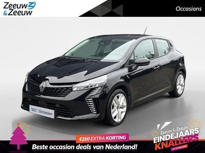 Noir étoilé gne (donker zwart) Gebruikt 2024 Renault Clio V Evolution Hatchback | € 18.935 (Goede deal)