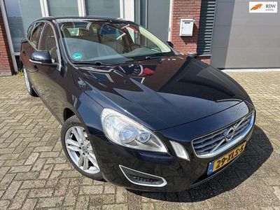 tweedehands Volvo V60 1.6 T3 Momentum / Leder / Navi / PDC / Cruise