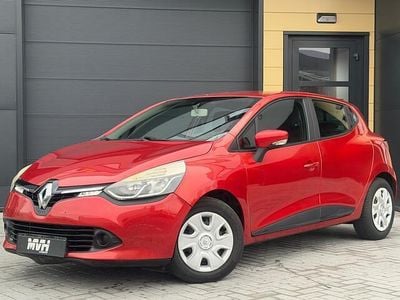 Rood Gebruikt 2013 Renault Clio IV Expression Hatchback | € 4.950 (Eerlijke prijs)
