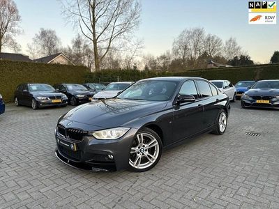 Grijs, metallic lak Gebruikt 2015 BMW 316 Executive Sedan | € 13.950 (Iets duurder)