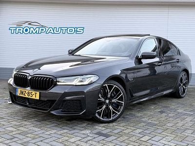 Grijs Occasion 2021 BMW 545e Executive Sedan | € 48.950 (Eerlijke prijs)