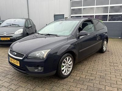 Blauw Occasion 2006 Ford Focus Futura Coupé | € 999 (Goede deal)