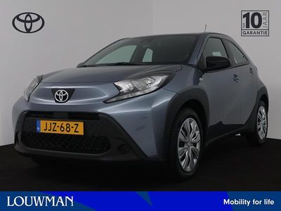 Grijs metallic Occasion 2025 Toyota Aygo X Play SUV | € 20.945 (Eerlijke prijs)