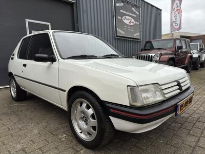 Peugeot 205