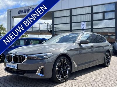 tweedehands BMW 530 5-SERIE Touring d xDrive 210kw Business Edition Plus LCI Panoramadak Trekhaak Navi Life Cockpit Prof 20 Inch Individual Comfortstoelen Standkachel Dab Extra getint Glas Driving Assist Professional Facelift 1e Eigenaar BTW