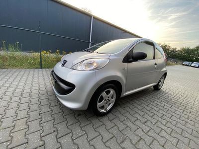 Occasion Peugeot 107 68 PK (50 kW) 2006 Grijs, metallic lak Hatchback