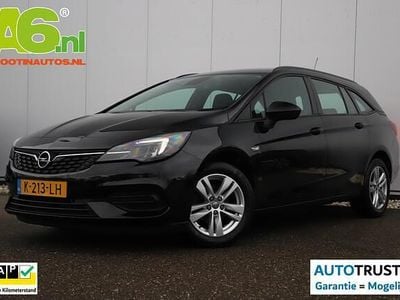 Zwart Gebruikt 2021 Opel Astra Edition Stationwagen | € 11.900 (Goede deal)