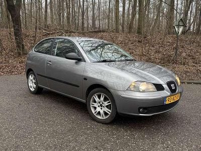 Grijs Occasion 2005 Seat Ibiza Reference Hatchback | € 2.975 (Duur)