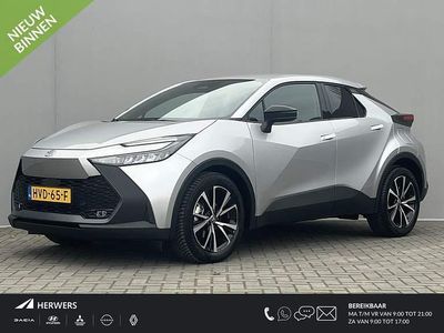 Shimmering silver metallic (grijs metallic) Nieuw 2025 Toyota C-HR SUV | € 33.885 (Eerlijke prijs)