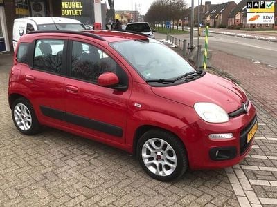 Rood Gebruikt 2013 Fiat Panda Lounge Hatchback | € 4.450 (Iets duurder)
