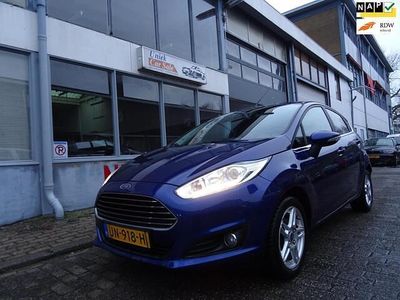 Blauw Gebruikt 2016 Ford Fiesta Titanium Hatchback | € 6.250 (Eerlijke prijs)