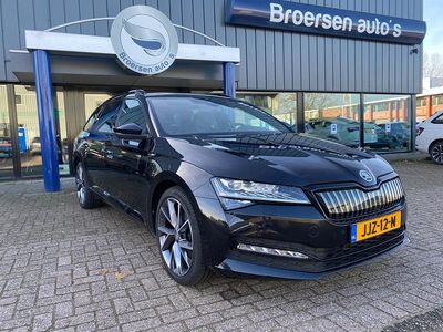 Zwart Gebruikt 2022 Skoda Superb SportLine Stationwagen | € 30.745 (Eerlijke prijs)