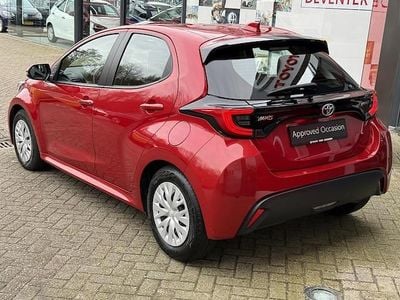 Occasion Toyota Yaris Hybrid Business Edition 116 PK (85 kW) 2023 Rood Hatchback