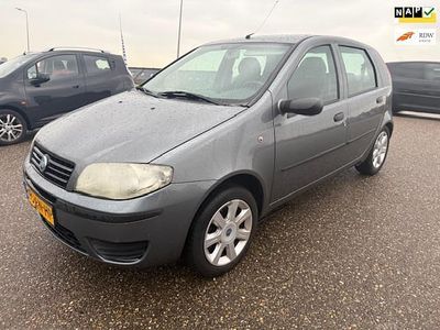 Grijs (metallic) Occasion 2005 Fiat Punto Young Hatchback | € 1.899 (Iets duurder)