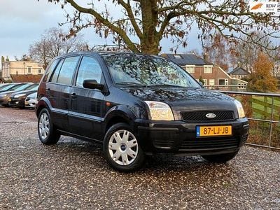 Zwart Gebruikt 2003 Ford Fusion MPV | € 2.650 (Eerlijke prijs)